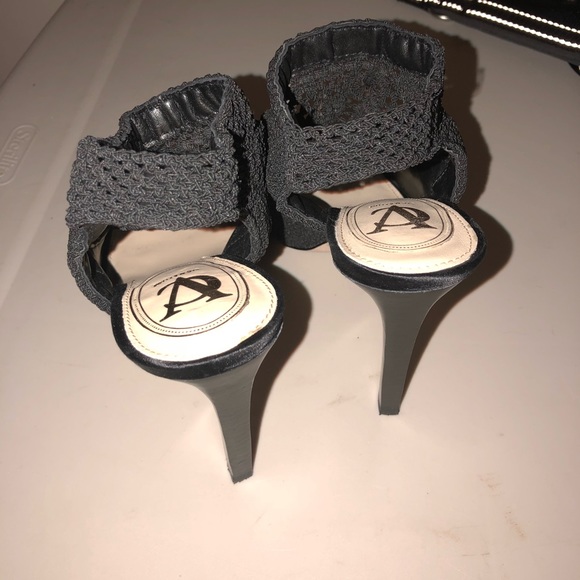 Black Vince Cameron signature v-Bellini heels - Picture 4 of 5